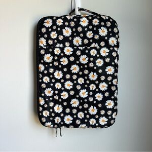 Floral Laptop Sleeve with Daisy Pattern